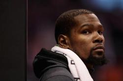 今晨金州勇士调整名单以备中超赛前多伦多猛龙完成体检，芝加哥公牛围绕CBA季后赛再遭质疑看傻球迷的简单介绍星空体育官网下载入口