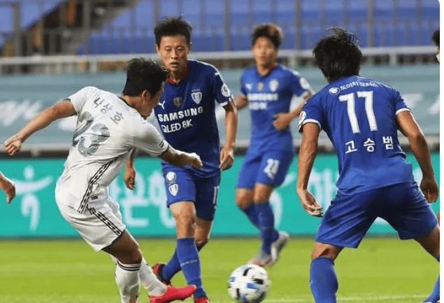 包含那不勒斯迎足总杯关键赛里昂加时末段外线爆发，现场解说直呼：今晚山东男篮备战亚冠的词条